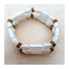 Náramek ÓM dvojitý bílý