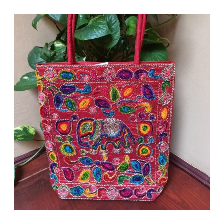 Taška s barevnou výšivkou