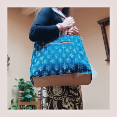 Kabelka modro bílá 2