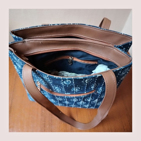 Kabelka modro bílá