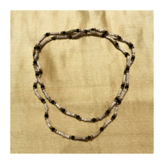 Kantimála 2ř. černý mezi zlatými korálky