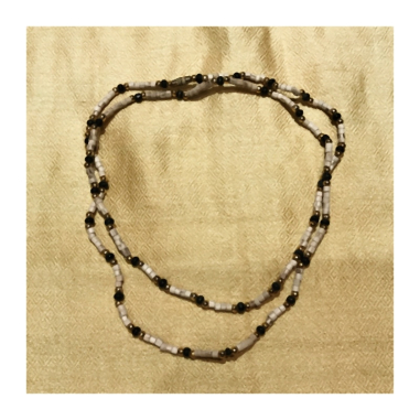 Kantimála 2ř. černý mezi zlatými korálky