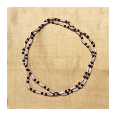 Kantimála 2ř. hnědé mezi oválky tulasí