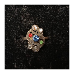 Orientální kovový prsten s barevnými kamínky 2