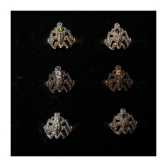 Orientální kovový prsten s barevným kamínkem