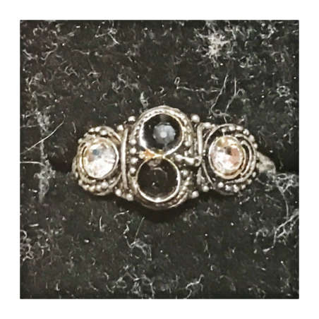 Orientální kovový prsten, černá očka svisle