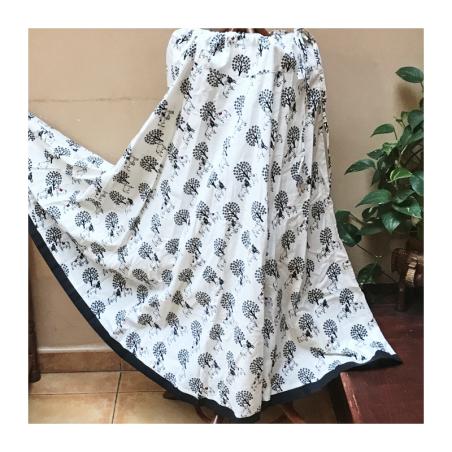 Sukně zvonová bílo černá