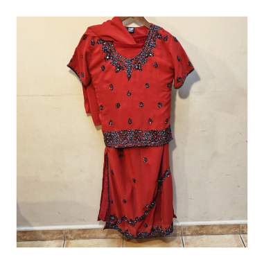 Komplet se štrasy červený - sukně úzká, halenka a dupatta