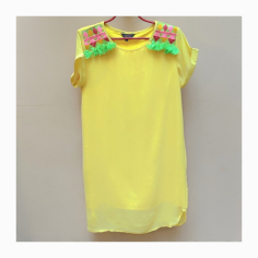 Dámská kurta žlutá, střapce, kr. rukáv, L