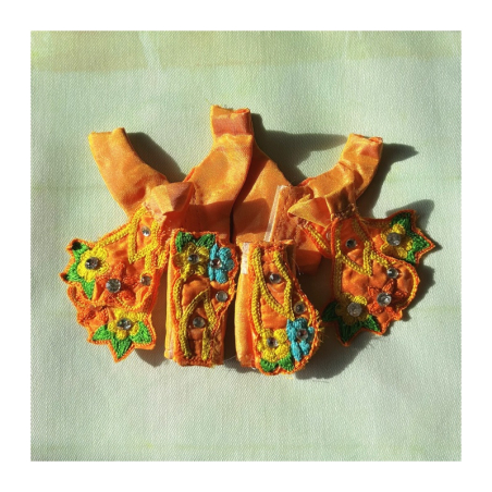 Šaty pro Božstva zdobené bižuterií, vel. S a M