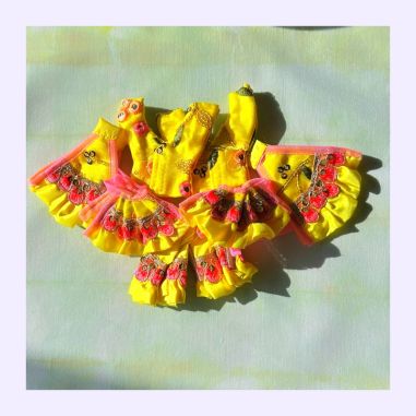 Šaty pro Božstva zdobené bižuterií, vel. S a M