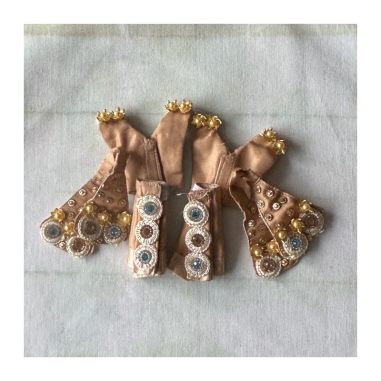 Šaty pro Božstva vyšívané, vel. S