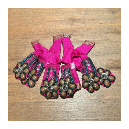 Šaty pro Božstva zdobené bižuterií, vel. S a M