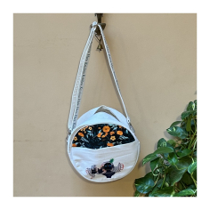 Kabelka přes rameno kruhová bílá, pr. 28 cm