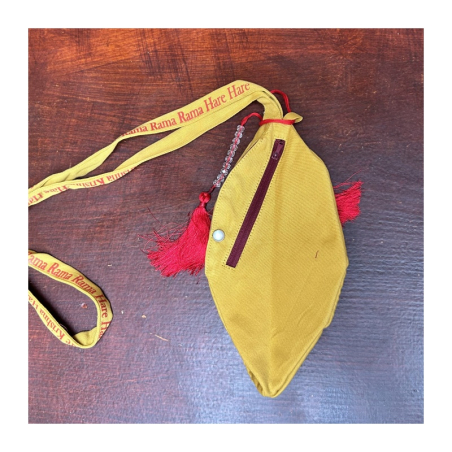 Japa pytlík vyšívaný hořčicový Krišna s Jašódou, vel. M, L