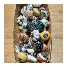 Keramická úchytka na nábytek