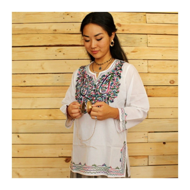 Dámská kurta bílá vyšívaná barevně, dl. rukáv