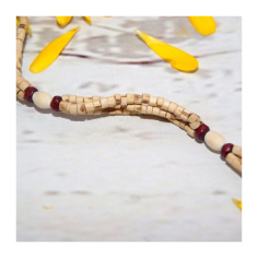 Kantimála 1ř. světlý mezi hnědými korálky na 3 řadách tulasí 2