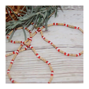 Kantimála 2ř. bílý mezi červenými korálky