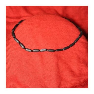 Kantimála 1ř. černá s černými vícestěnnými korálky