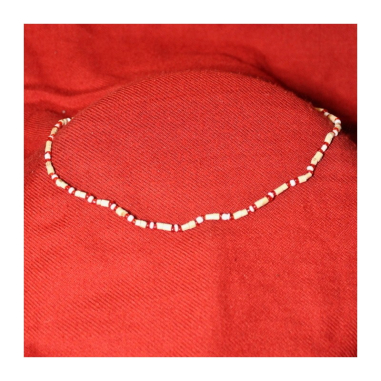 Kantimála 1ř. bílý mezi červenými korálky