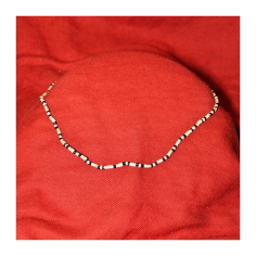 Kantimála 1ř. bílý mezi tmavě modrými korálky