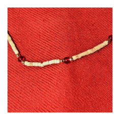 Kantimála 1ř. červený mezi 2 zlatými korálky 2