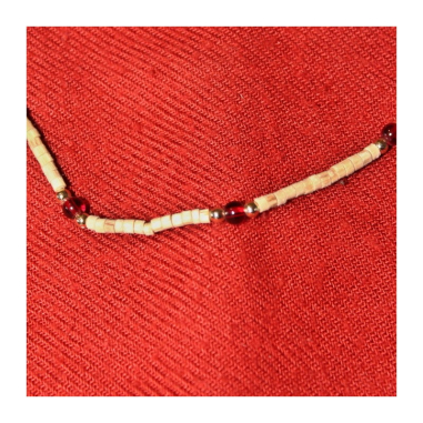 Kantimála 1ř. červený mezi 2 zlatými korálky