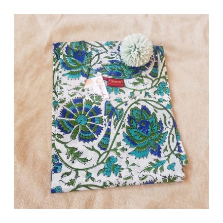 Dámská kurta s krojeným výstřihem, kr. rukáv