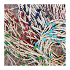 Kantimála 1ř. barevný mezi 2 zlatými korálky