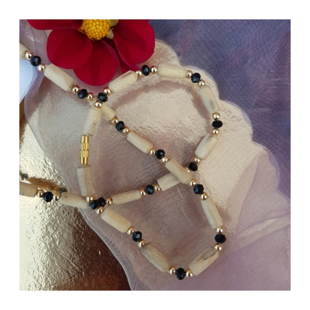 Kantimála 1ř. červený/zel./modrý/černý mezi 2 zlatými korálky